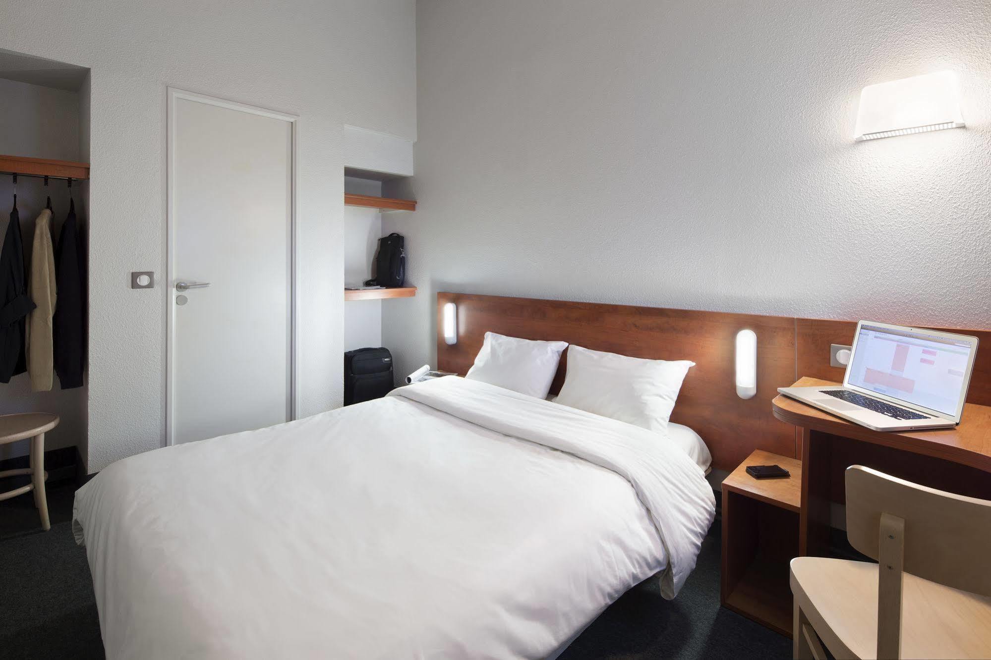 B&B HOTEL Lorient Lanester Exterior foto